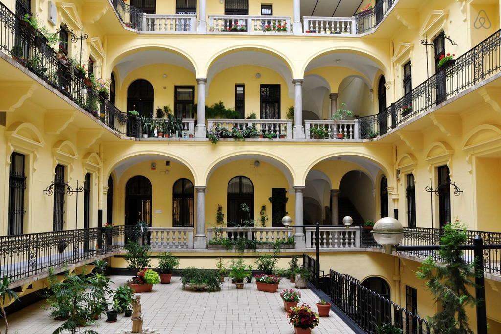 Charming Art Deco Flat Apartment Будапеща Стая снимка