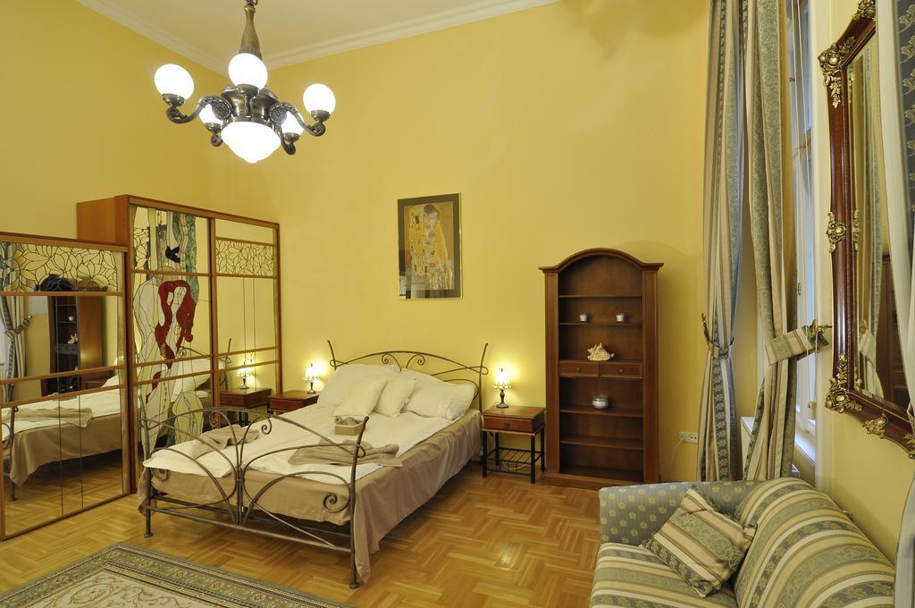 Charming Art Deco Flat Apartment Будапеща Стая снимка