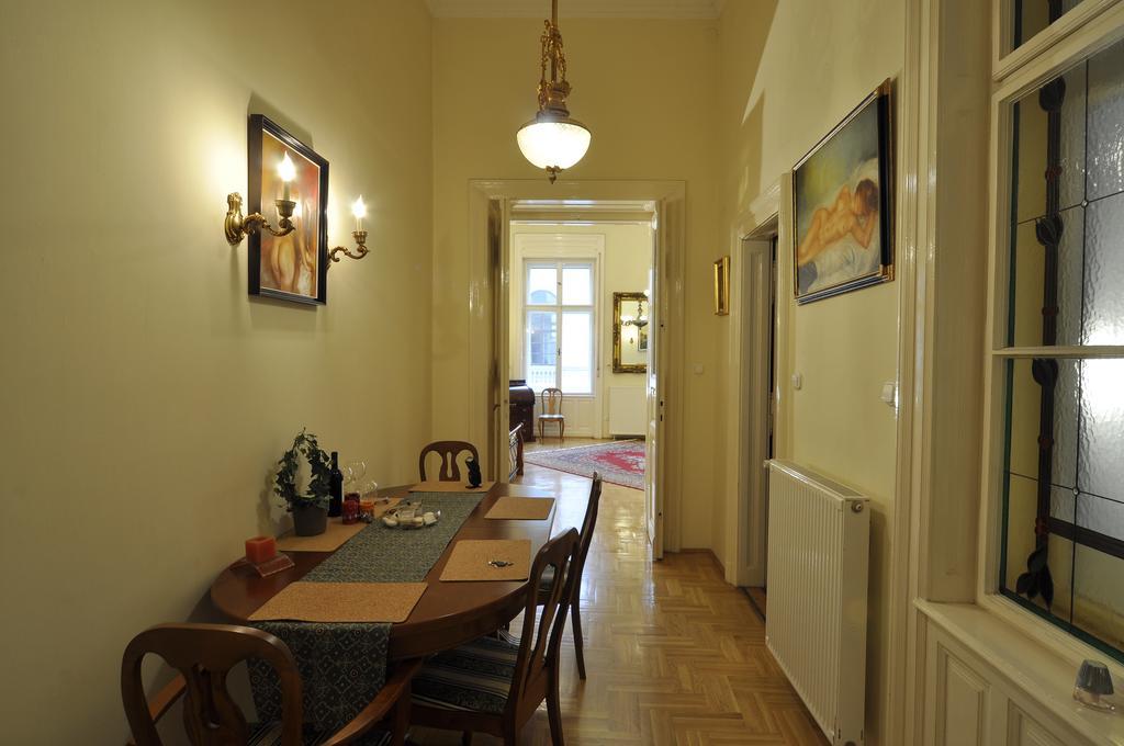 Charming Art Deco Flat Apartment Будапеща Стая снимка