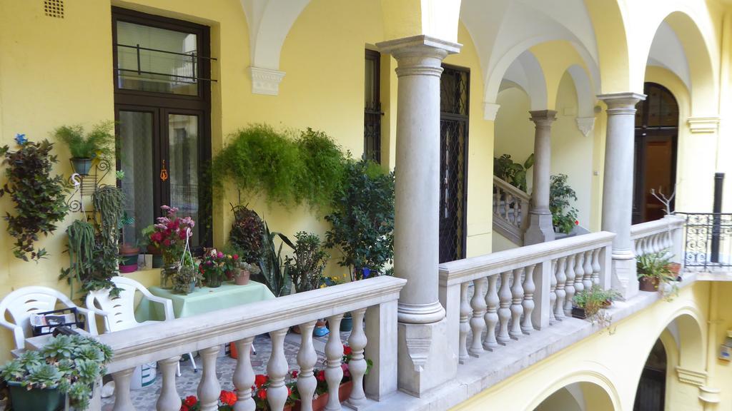 Charming Art Deco Flat Apartment Будапеща Стая снимка